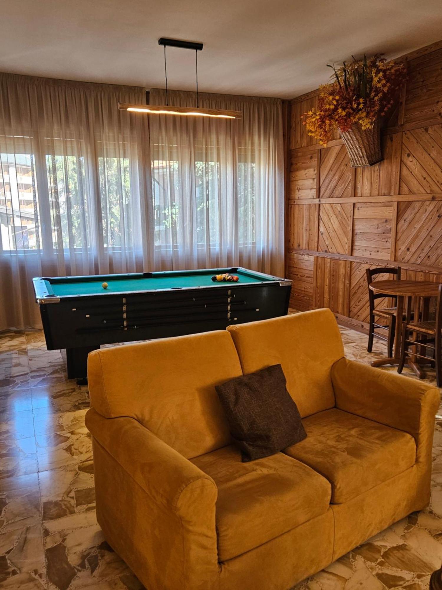 Hotel Holiday Debili Oulx Kültér fotó