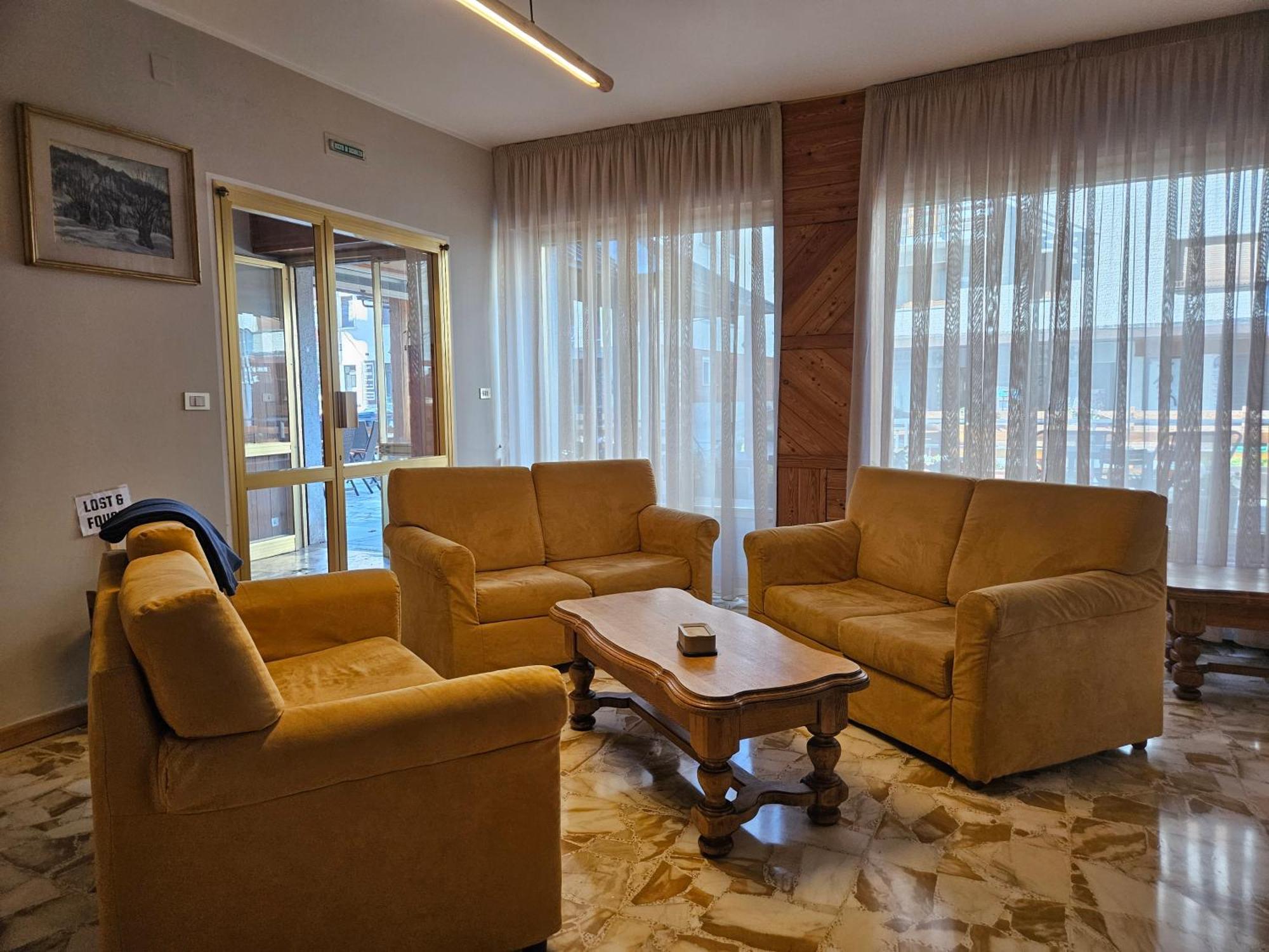 Hotel Holiday Debili Oulx Kültér fotó
