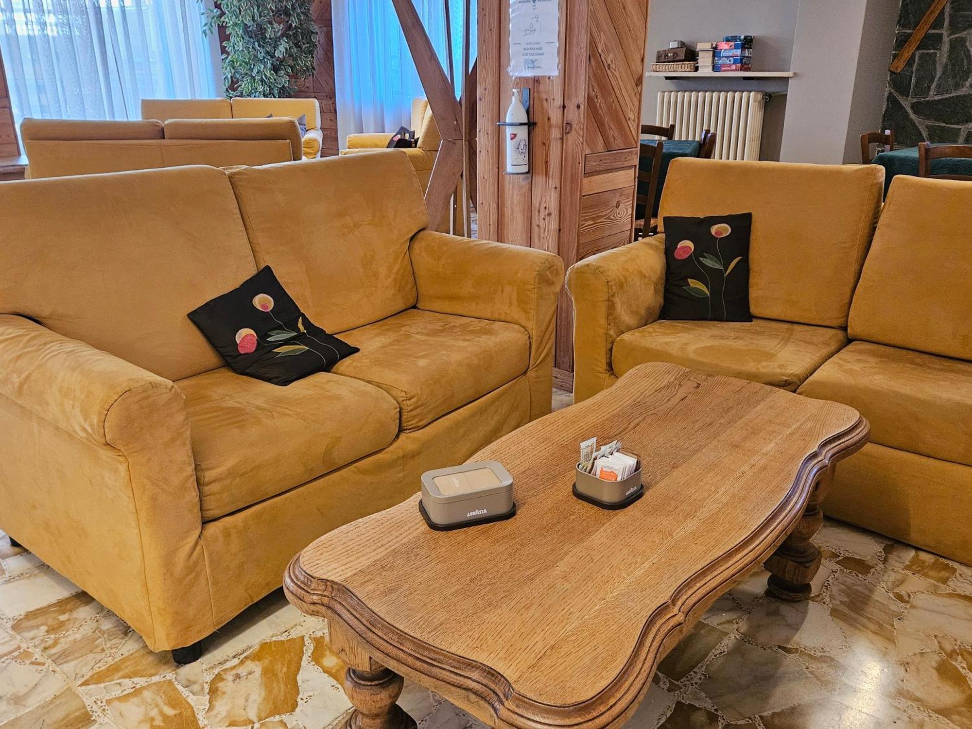 Hotel Holiday Debili Oulx Kültér fotó