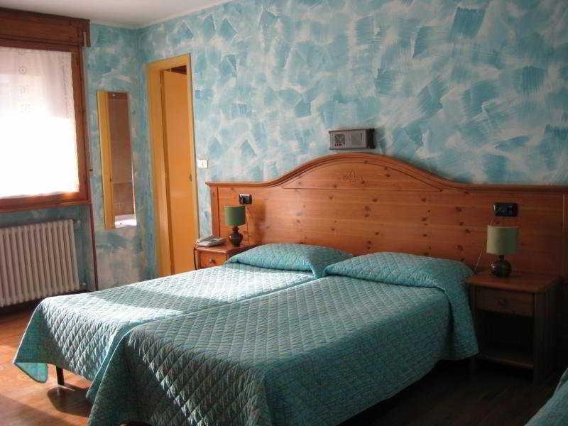 Hotel Holiday Debili Oulx Kültér fotó